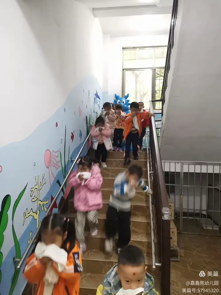 2021年下期嘉鑫苑幼儿园消防应急疏散演习活动